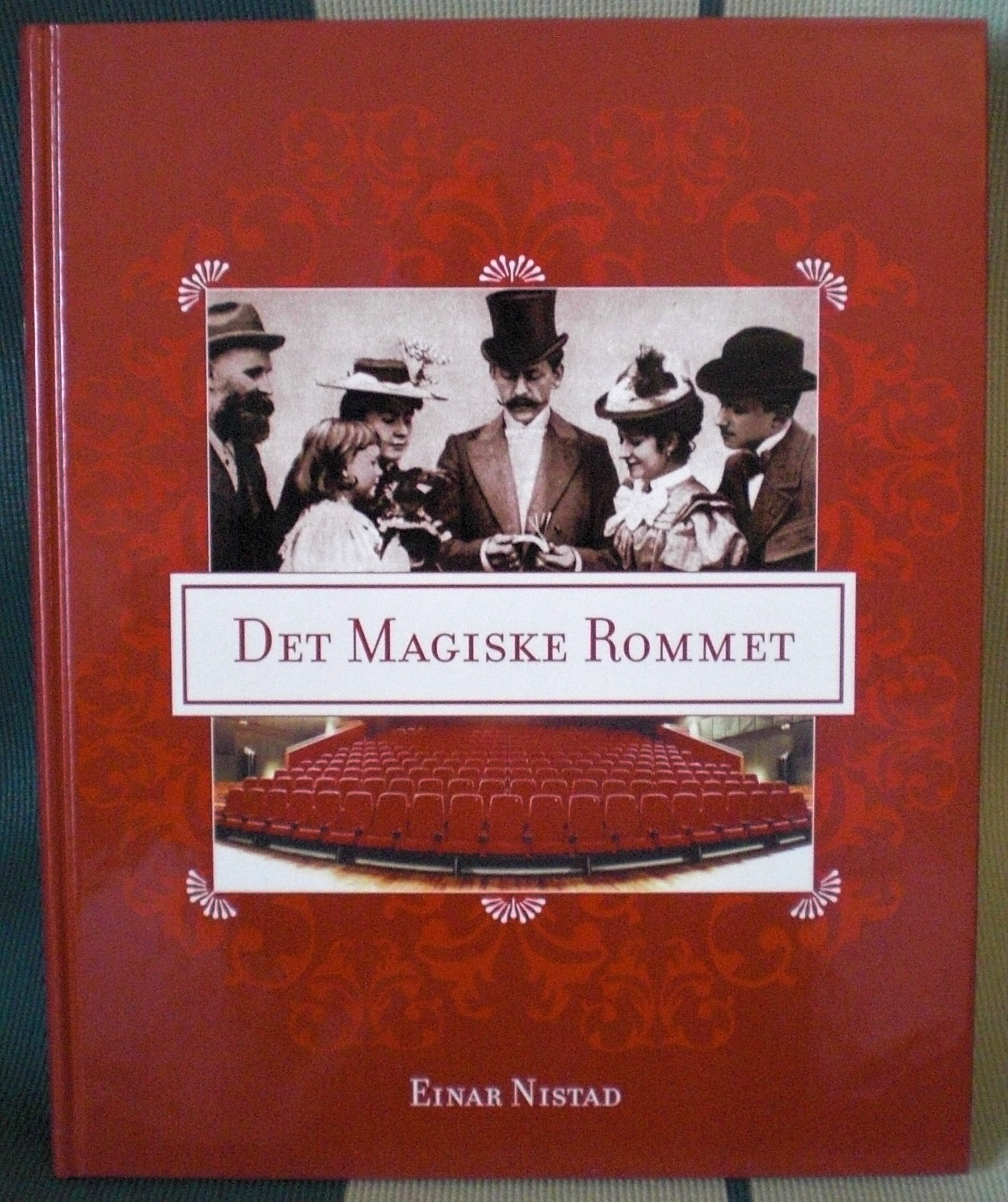 Det magiske rommet : en reise gjennom den norske film- og kinohistorien