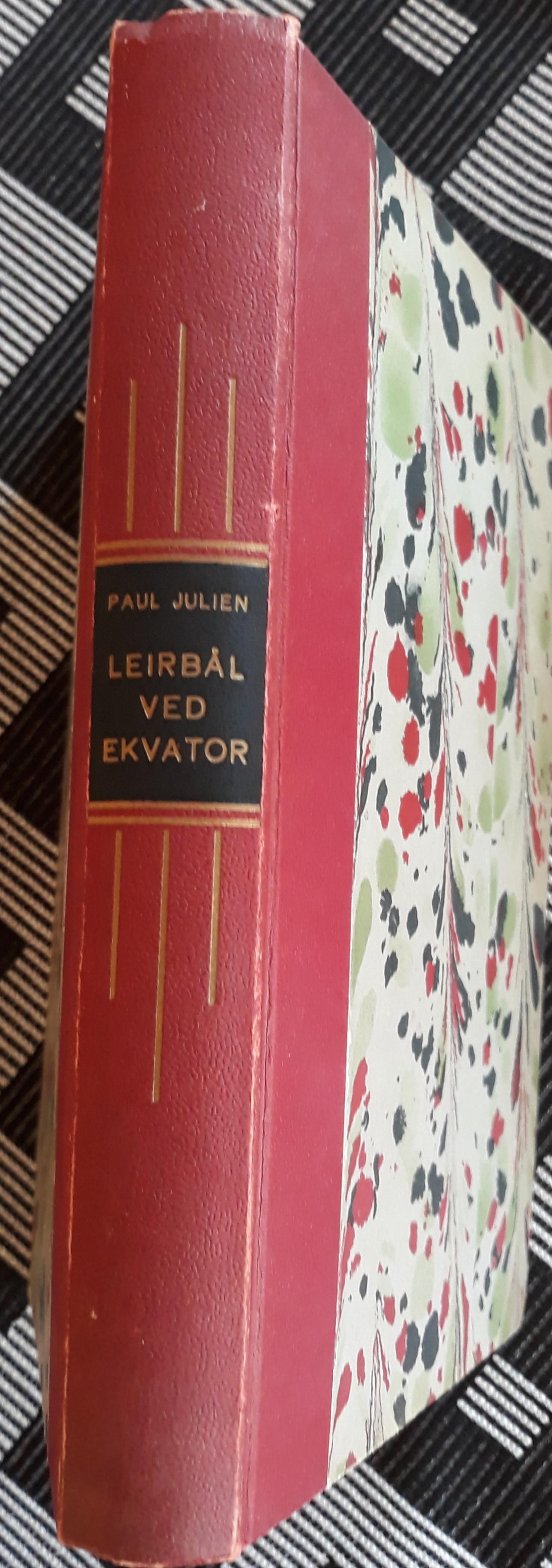Leirbål ved Ekvator