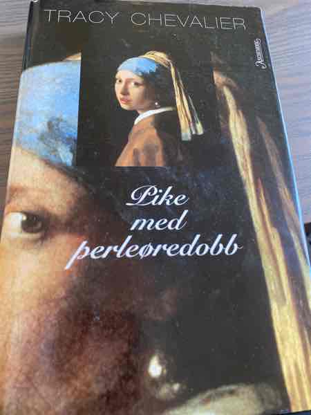 Pike med perleøredobb