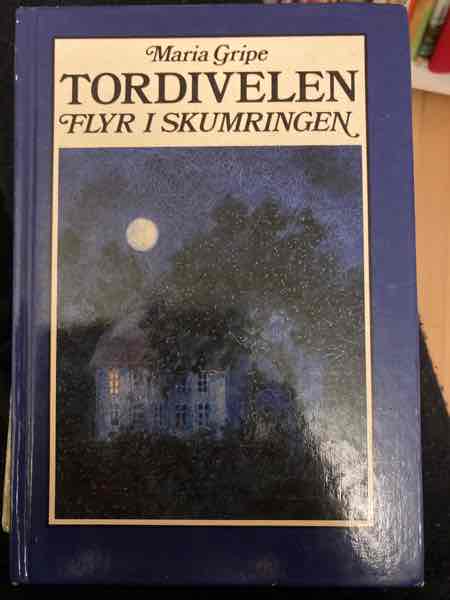 Tordivelen flyr i skumringen