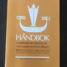 Bryggen museum. Håndbok i middelaldersk kulturhistorie..