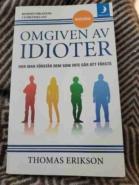 Omgiven av idioter
