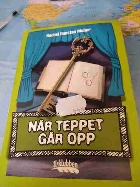 Når teppet går opp