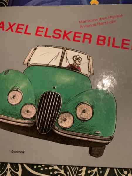 Axel elsker biler