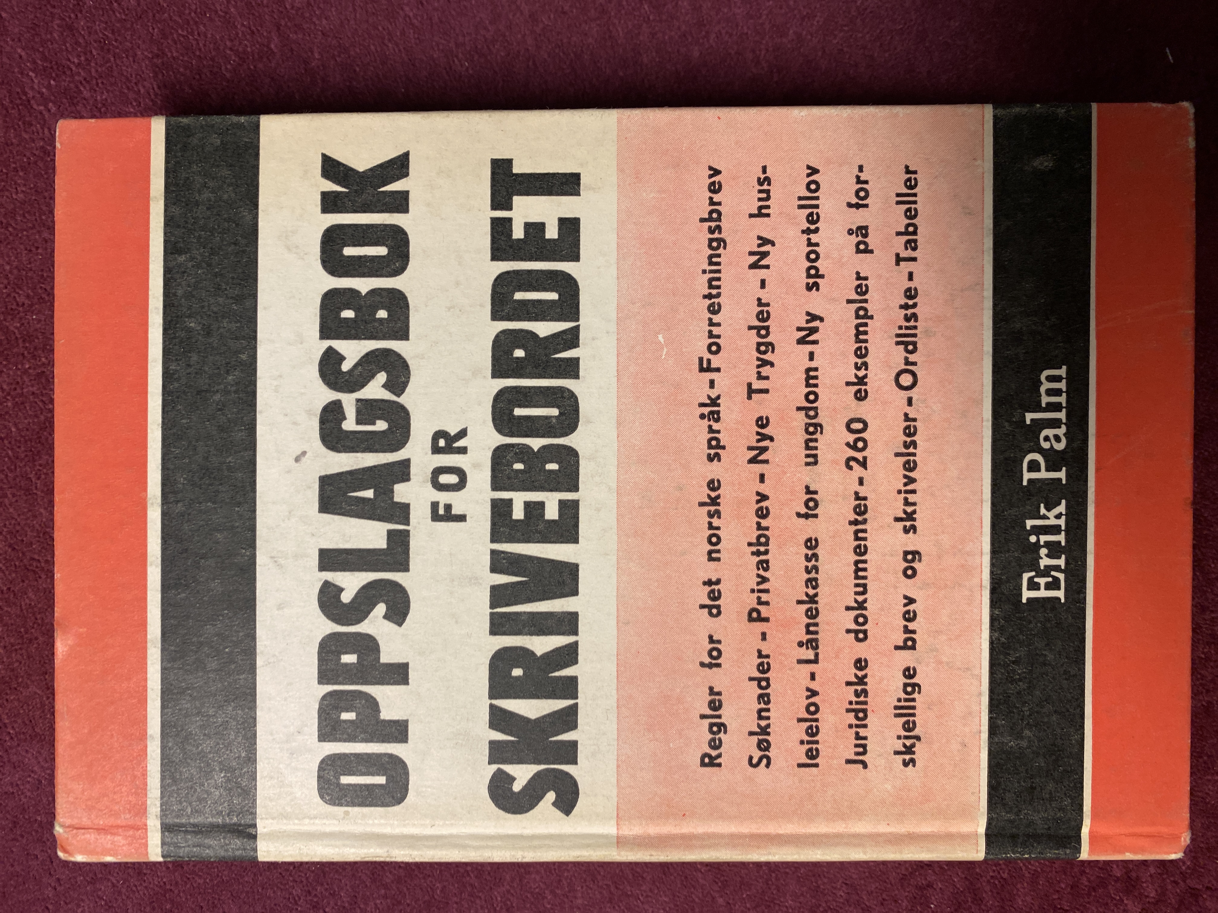 Oppslagsbok for skrivebordet