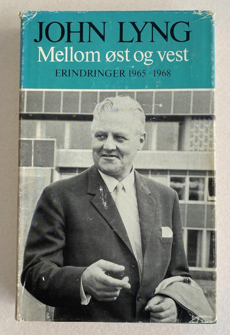MELLOM ØST OG VEST: Erindringer 1965 - 1968