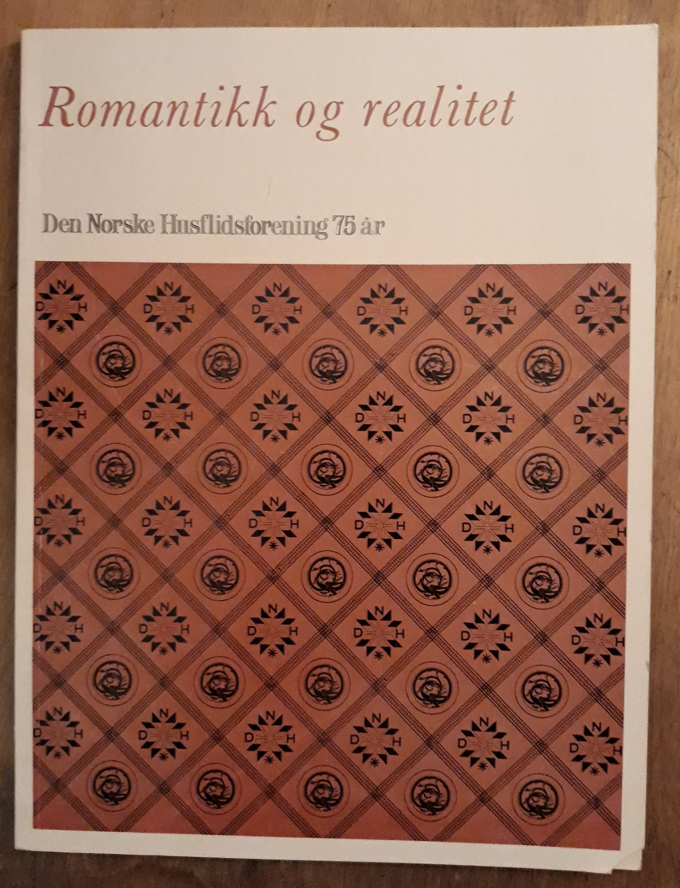 Romantikk og realitet. Den Norske Husflidsforening 75 år