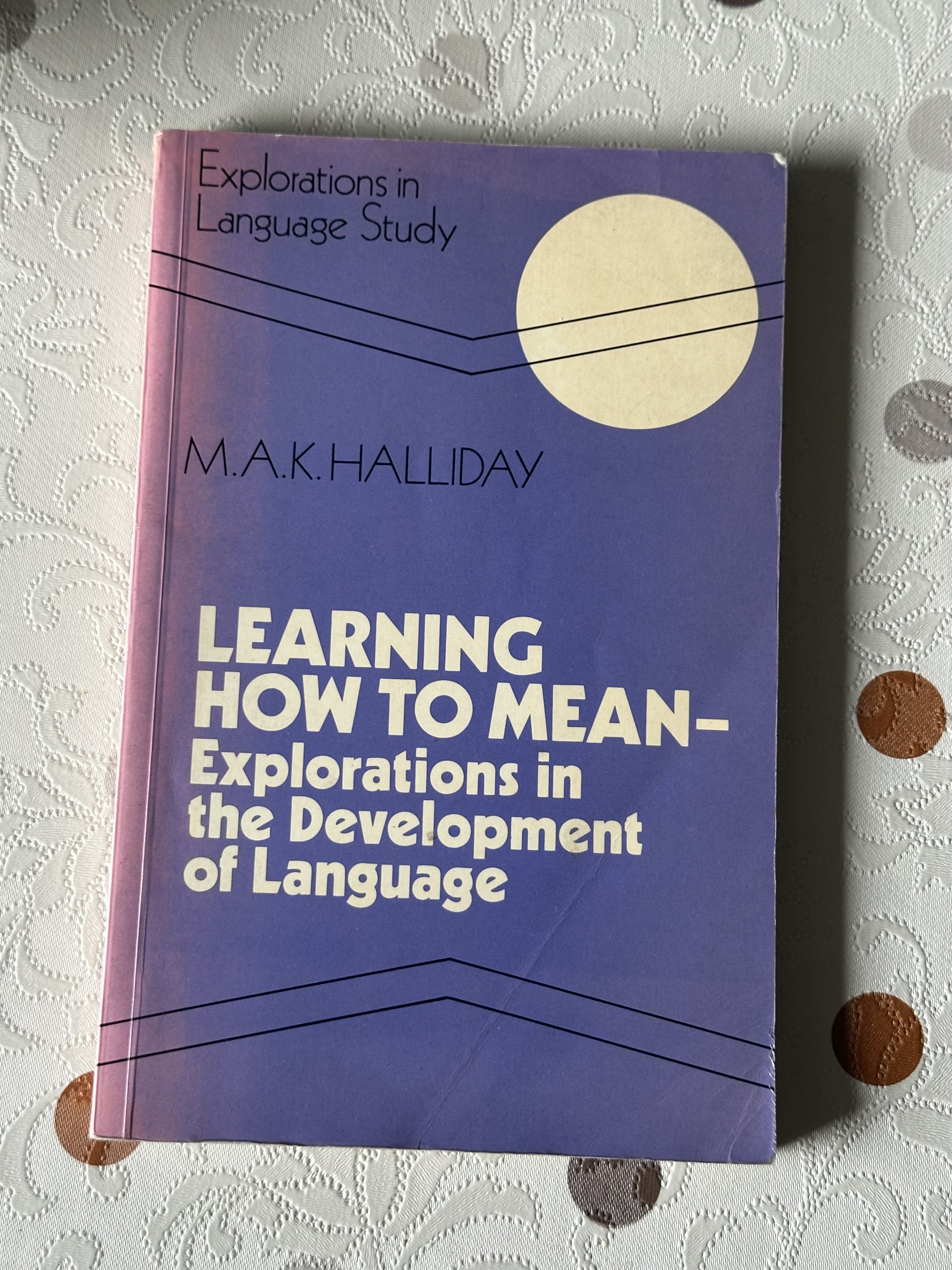 Learning how to mean - Explorations in the Development of Language