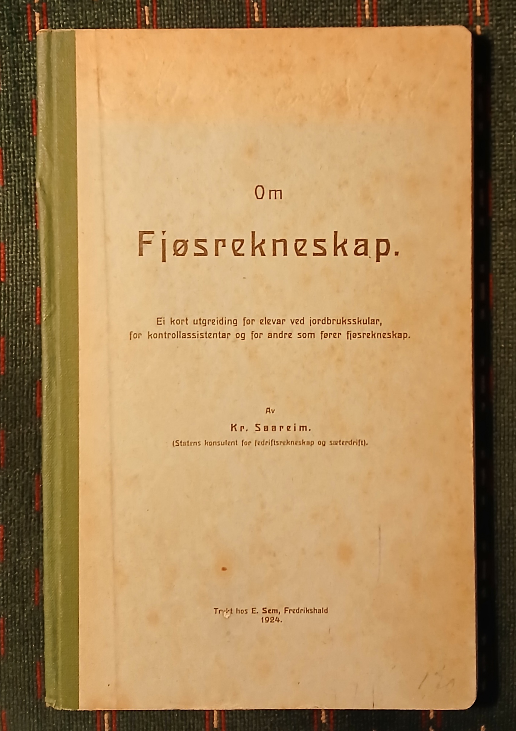 Om Fjøsrekneskap. Ei kort utgreiding for elevar ved jordbruksskular, for kontrollassistentar og for andre som fører fjøsrekneskap