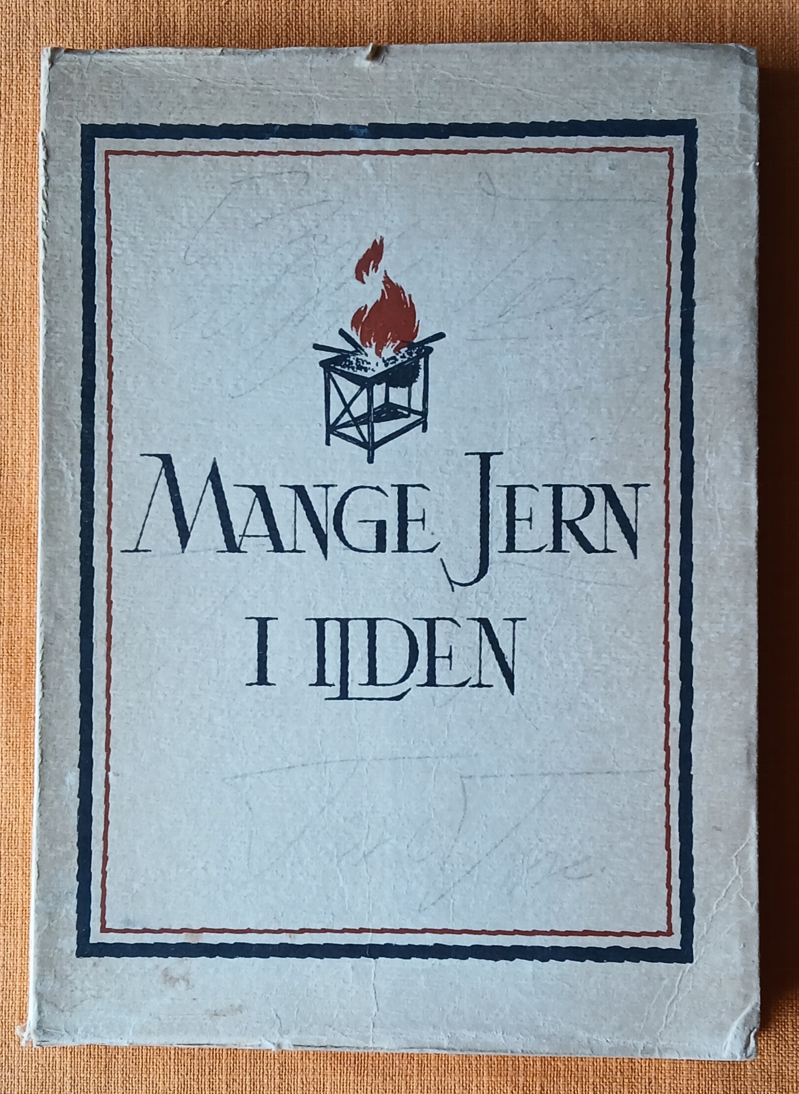 Mange jern i ilden