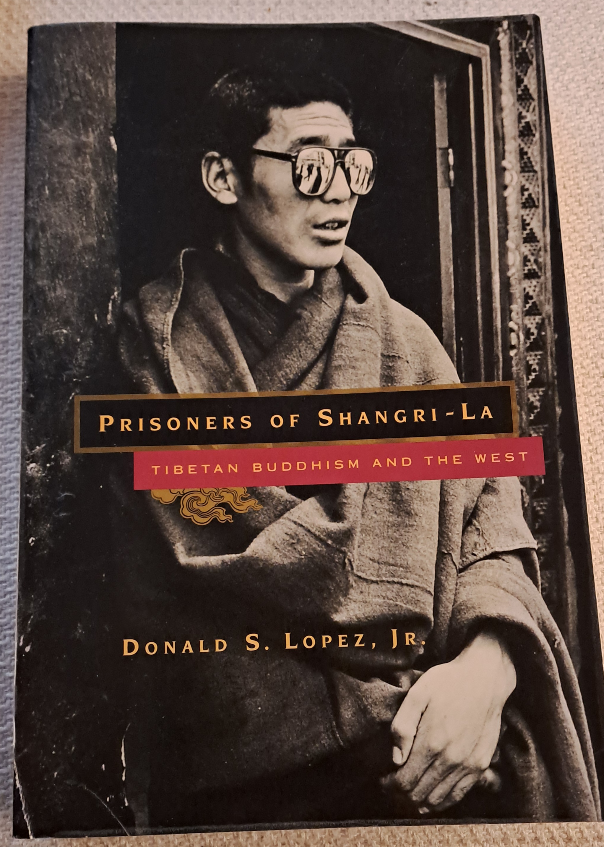 Prisoners of Shangri-La. Tibetan buddhism and the west