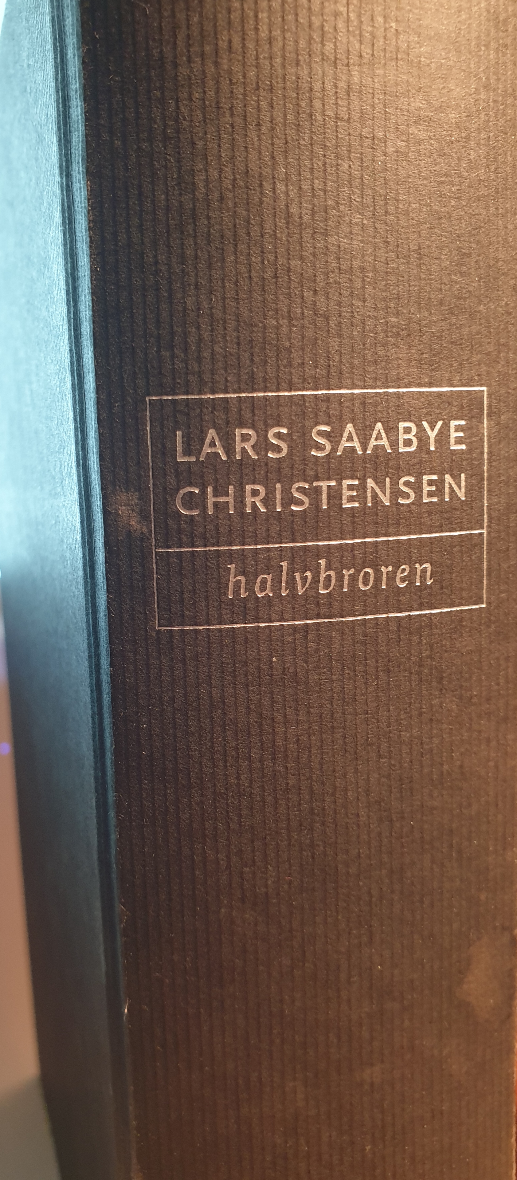 Halvbroren